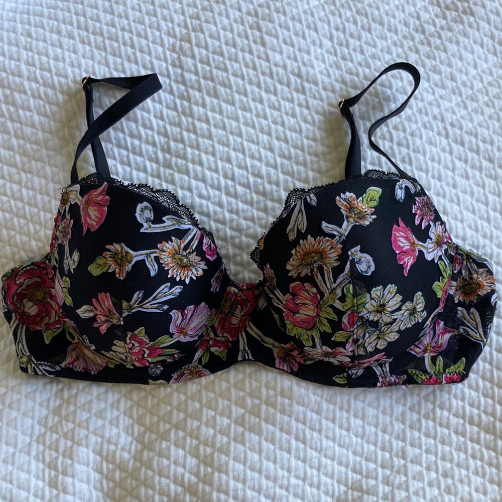 Victoria’s Secret Dream Angels Embroidered Floral Push-up Bra